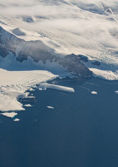 Only halving emissions by 2030 can minimise risks of crossing cryosphere thresholds